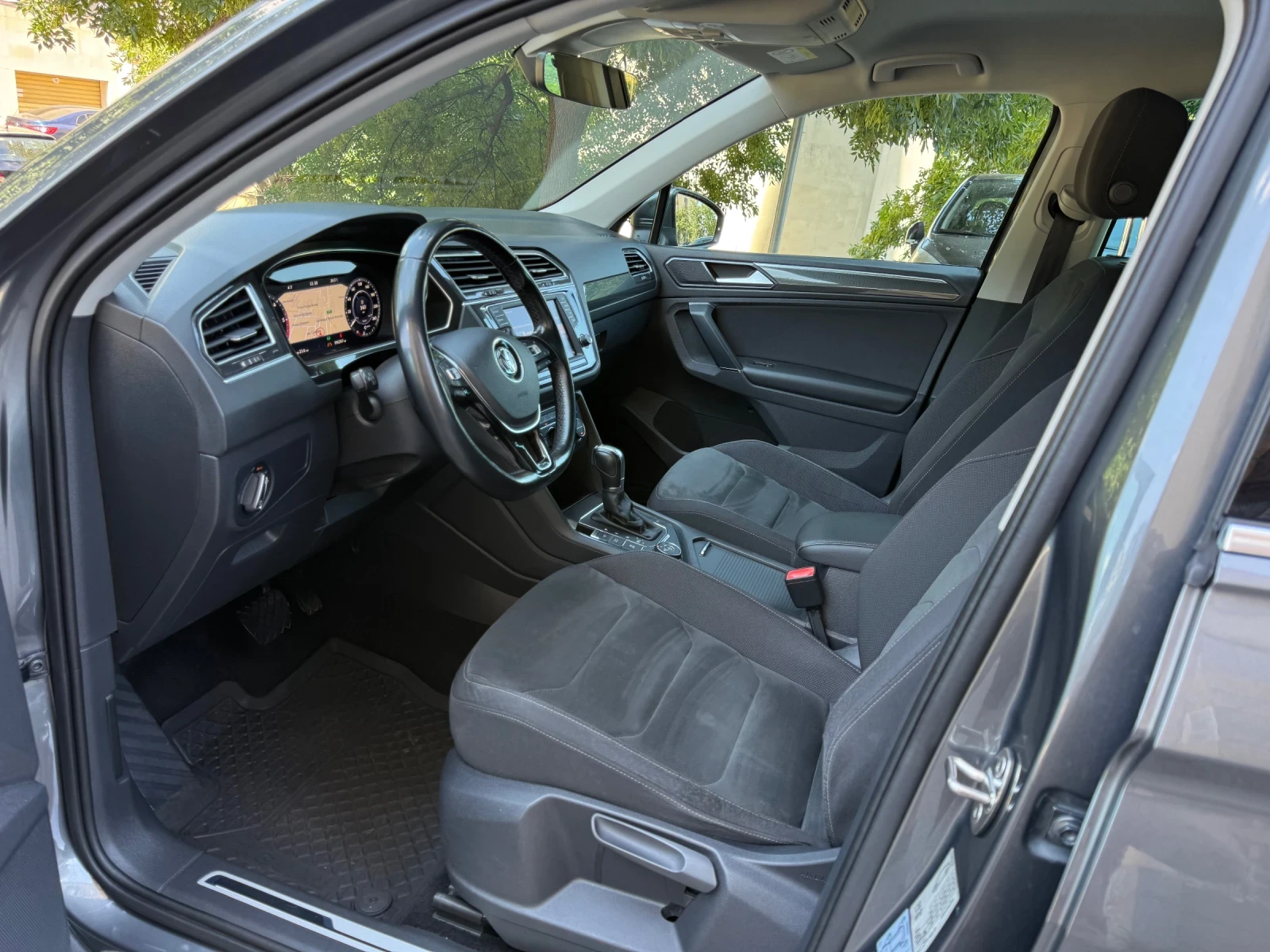 VW Tiguan R line* Full LED* 4x4* Digital* Avtomat, снимка 8 - Автомобили и джипове - 55680691