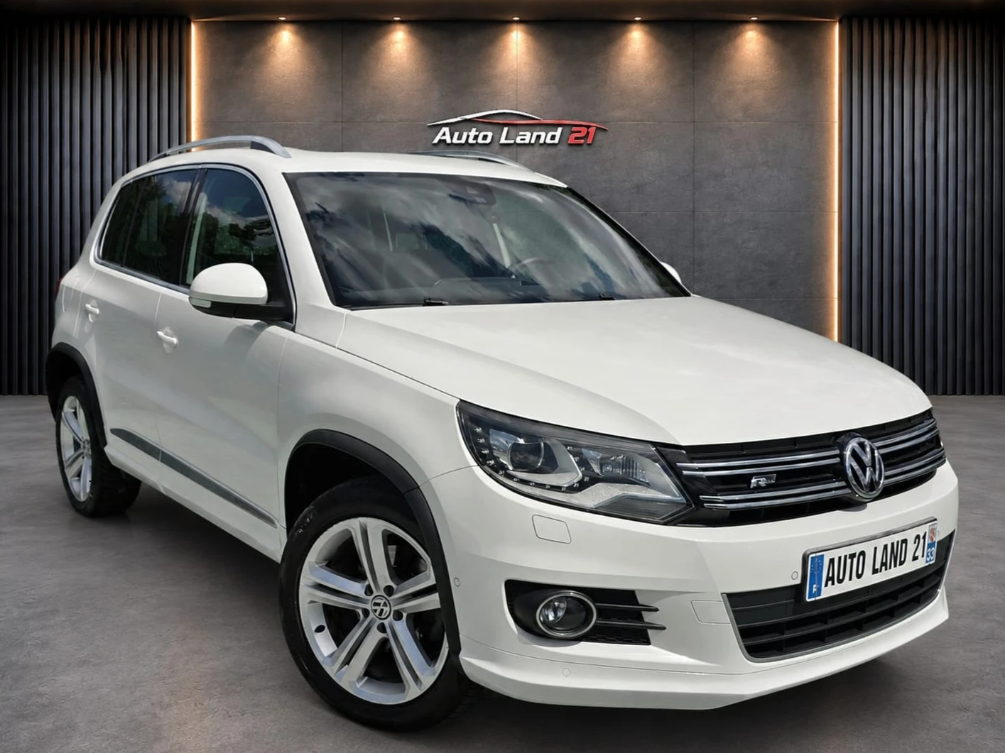 VW Tiguan 2.0TDI* R-Line* 4 Motion* AUTOMATIC, снимка 3 - Автомобили и джипове - 55767707