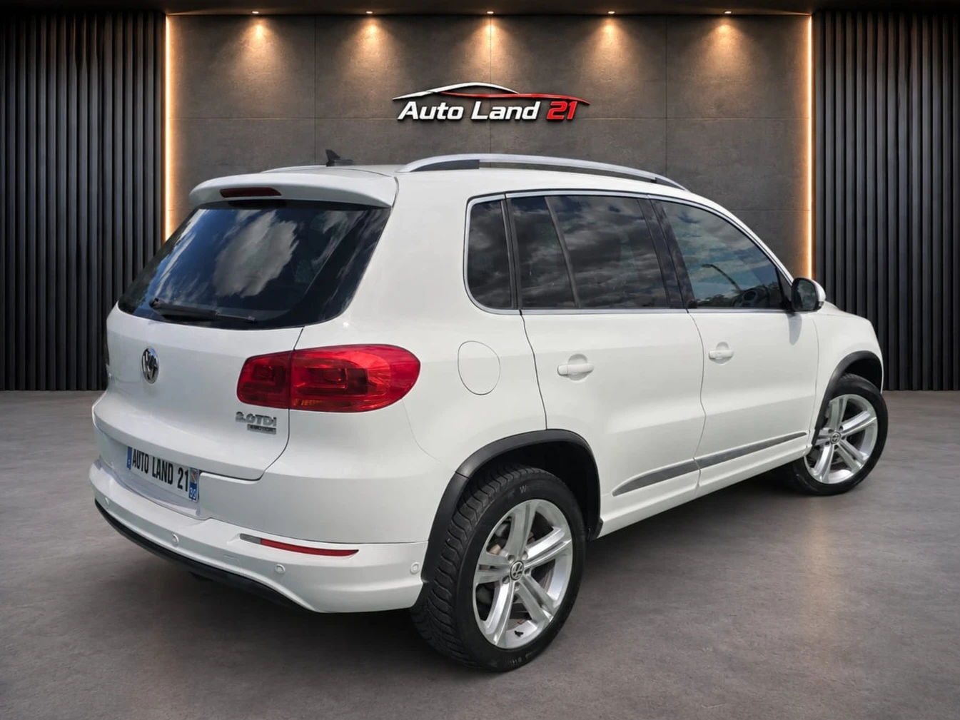 VW Tiguan 2.0TDI* R-Line* 4 Motion* AUTOMATIC, снимка 5 - Автомобили и джипове - 55767707