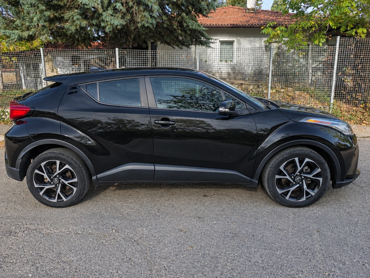 Toyota C-HR XLE edition, снимка 3 - Автомобили и джипове - 56574090