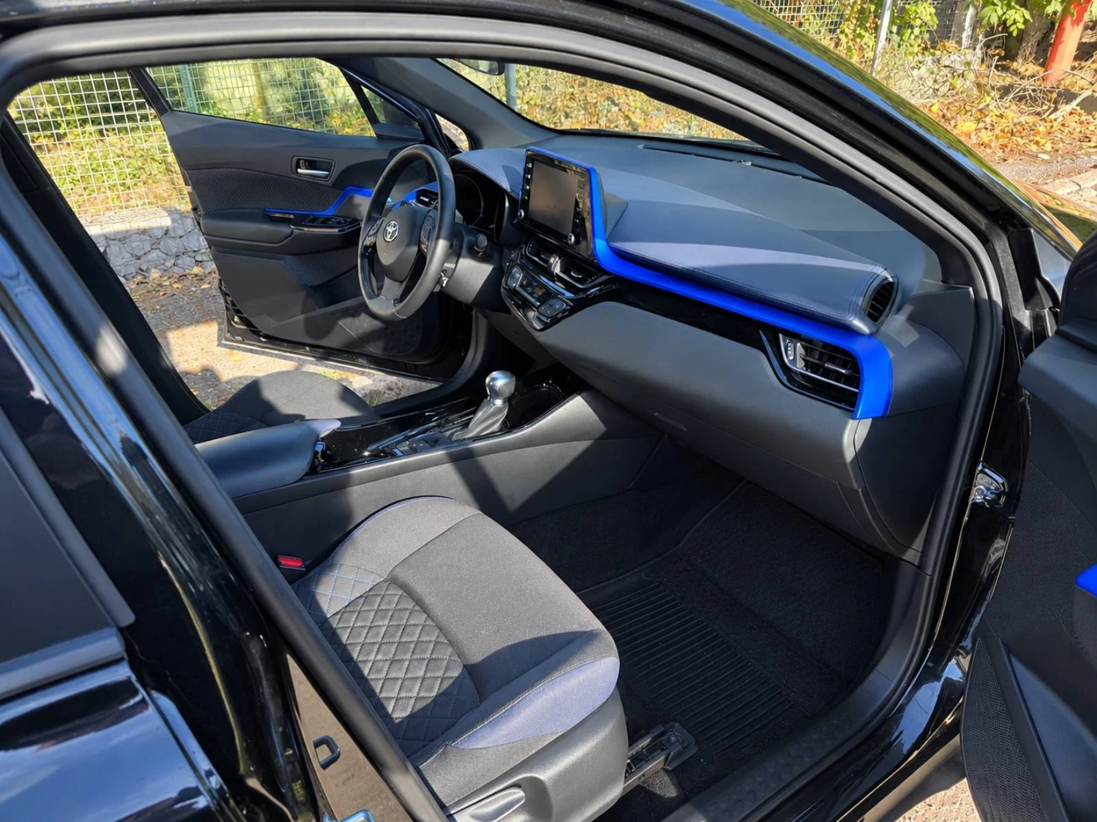 Toyota C-HR XLE edition, снимка 7 - Автомобили и джипове - 56574090