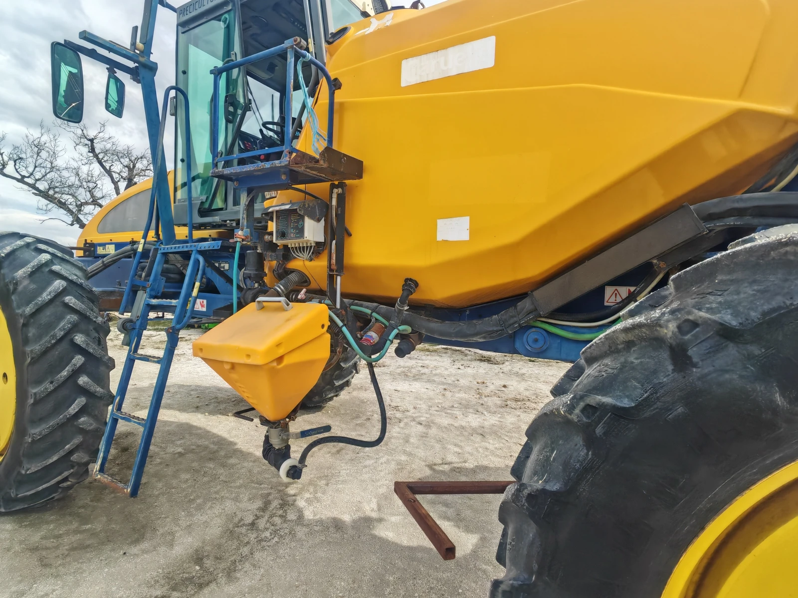 Самоходна пръскачка Caruelle 4000, снимка 7 - Селскостопанска техника - 54005842