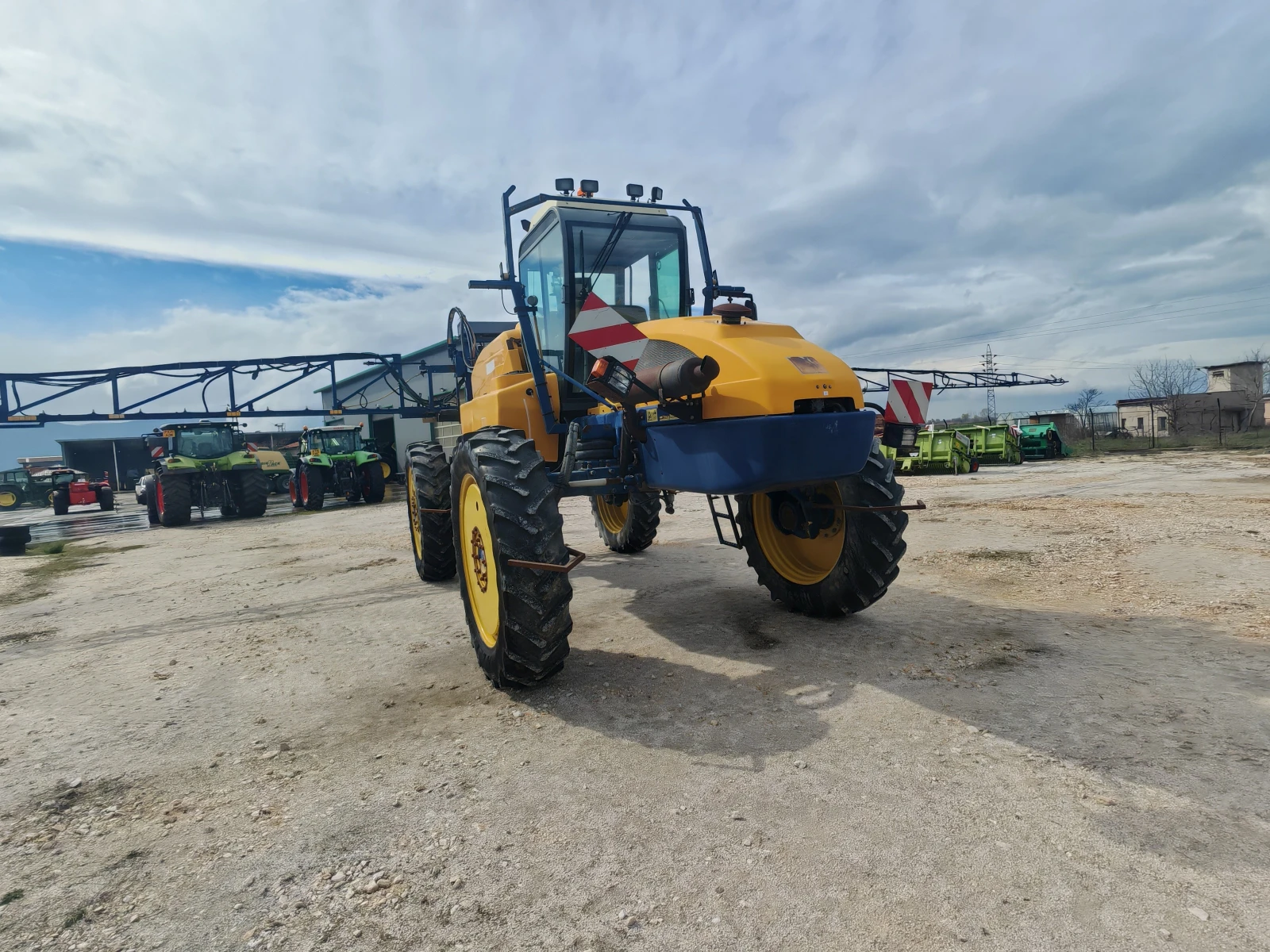 Самоходна пръскачка Caruelle 4000, снимка 4 - Селскостопанска техника - 54005842