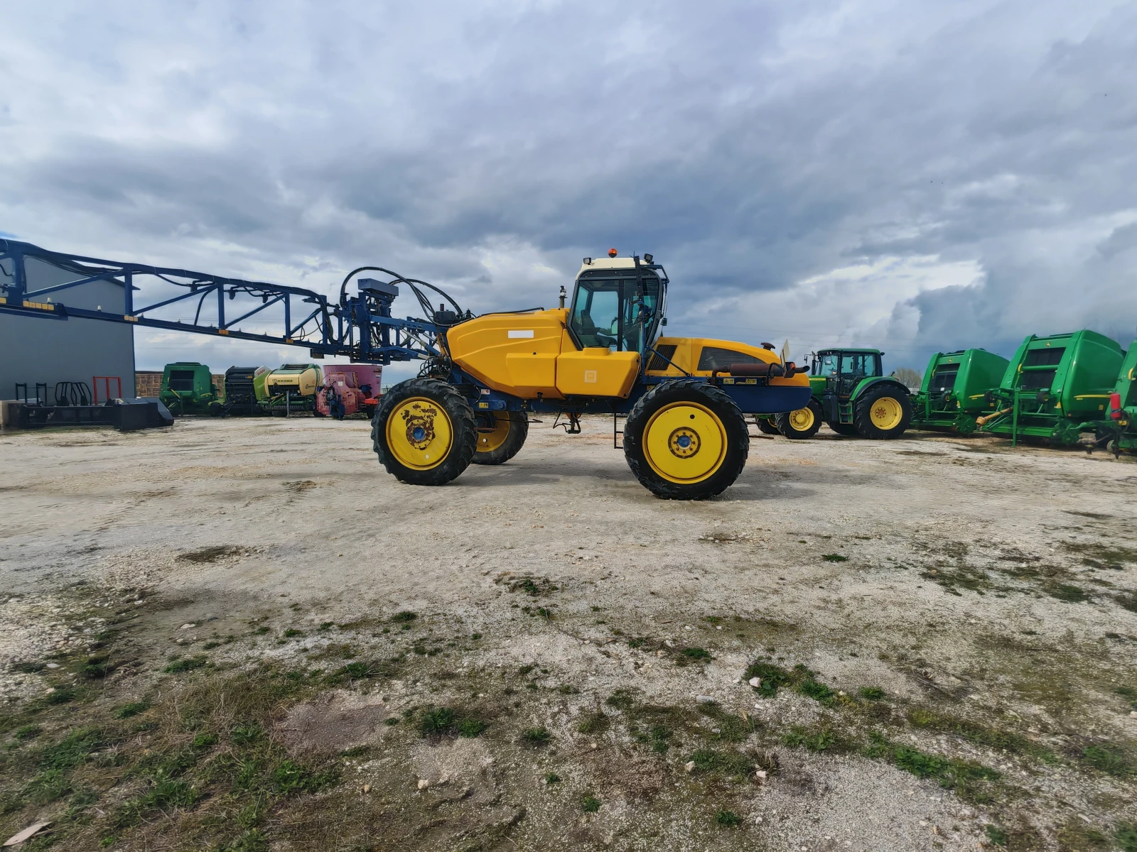 Самоходна пръскачка Caruelle 4000, снимка 3 - Селскостопанска техника - 54005842