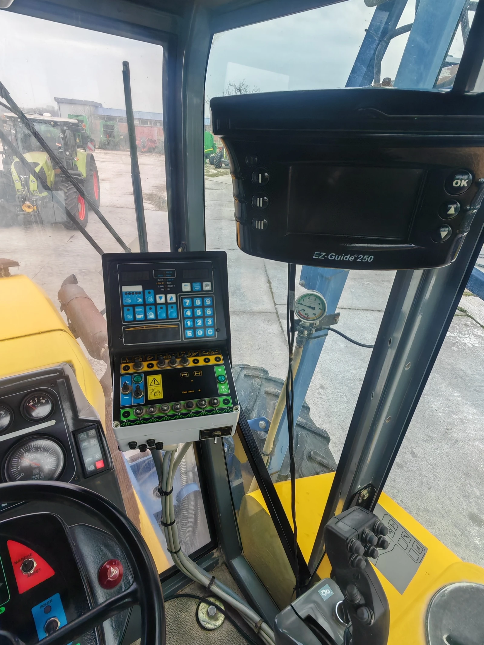 Самоходна пръскачка Caruelle 4000, снимка 15 - Селскостопанска техника - 54005842