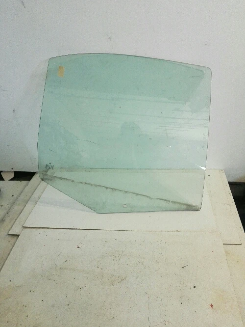 Стъкло задно дясно Фолксваген Бора седан