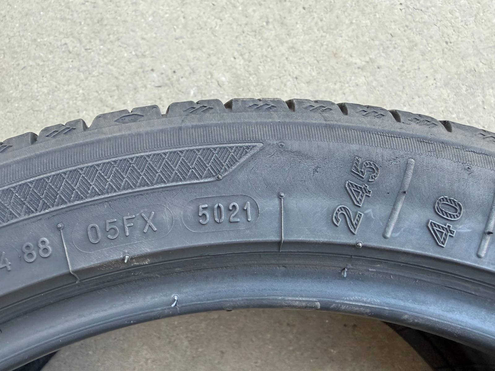 Гуми Летни 245/40R18, снимка 8 - Гуми и джанти - 53833028