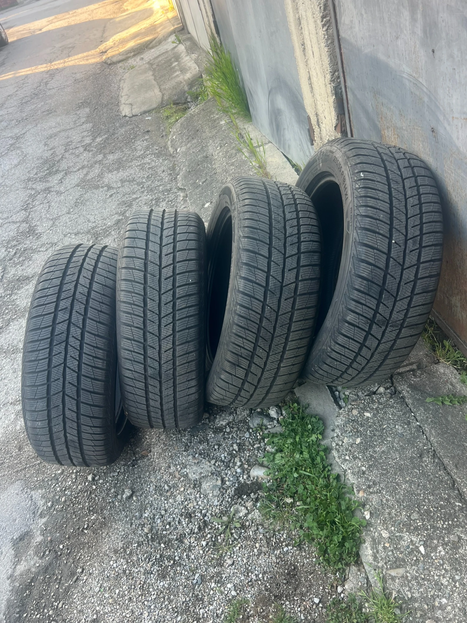Гуми Зимни 235/55R18