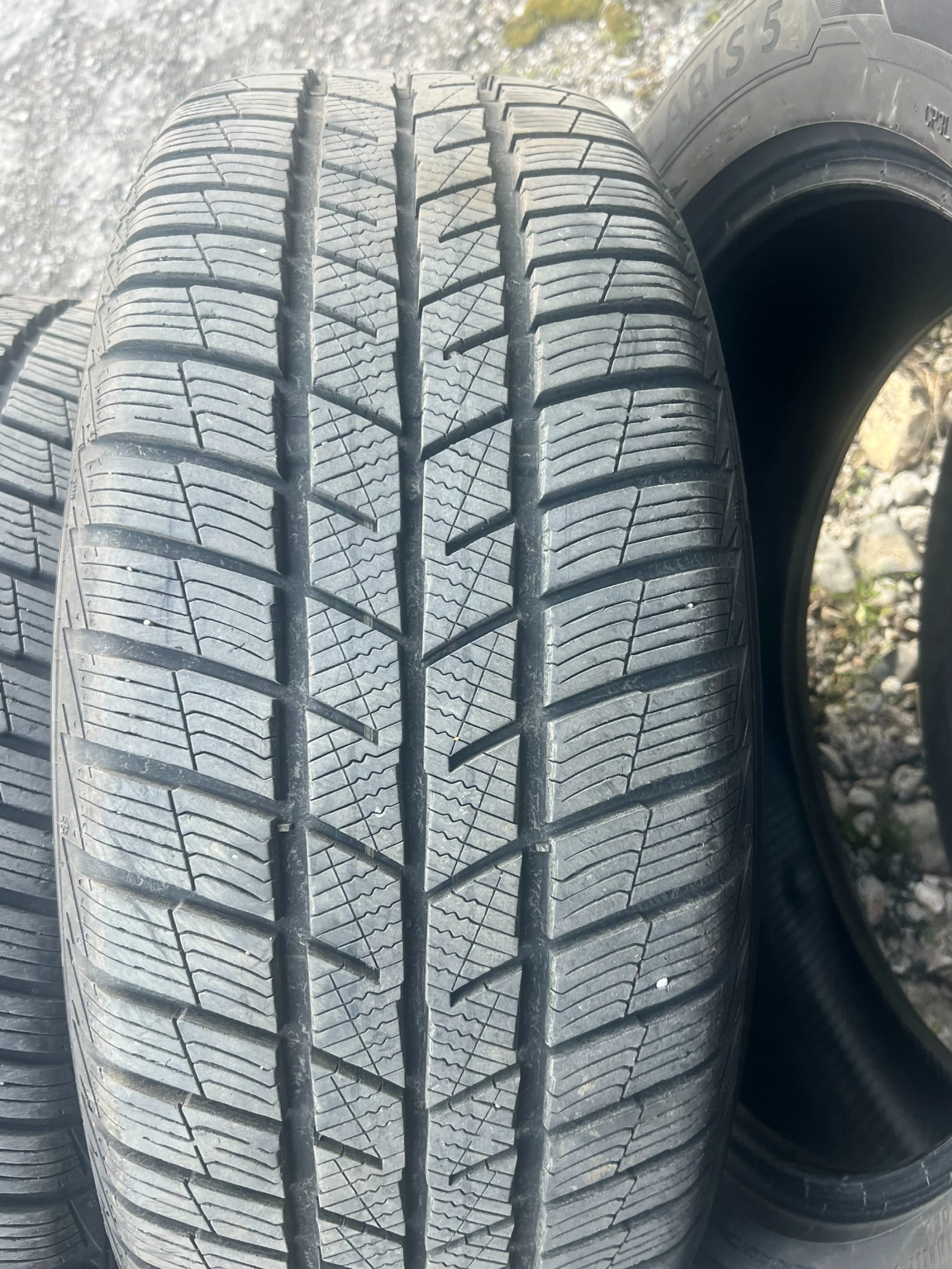Гуми Зимни 235/55R18, снимка 3 - Гуми и джанти - 54623081