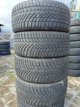 Гуми Зимни 225/40R19, снимка 1 - Гуми и джанти - 49277769