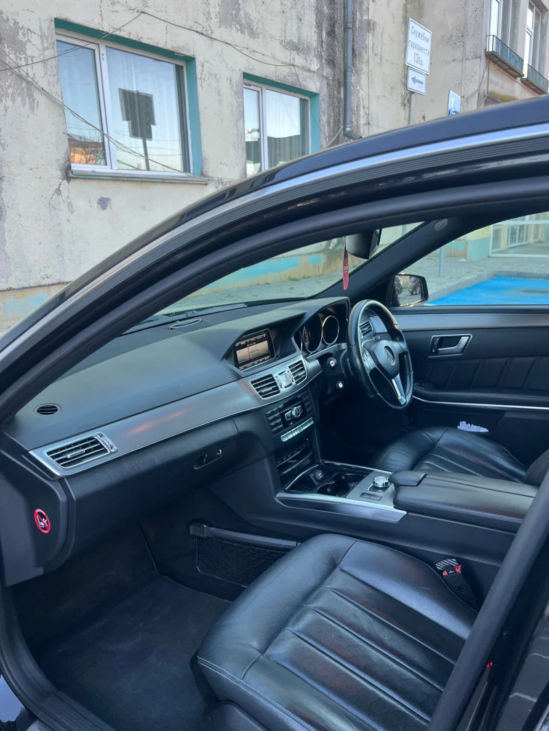 Mercedes-Benz E 220, снимка 10 - Автомобили и джипове - 48396937