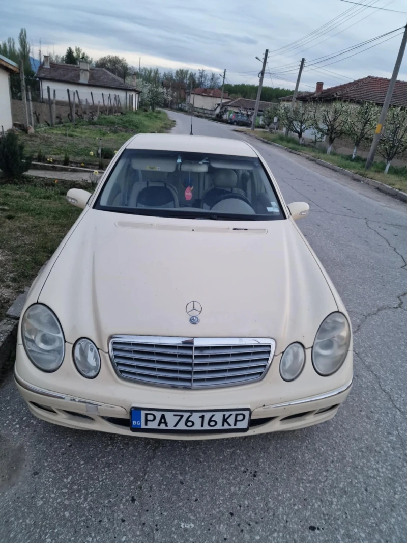 Mercedes-Benz E 220, снимка 5 - Автомобили и джипове - 49055428