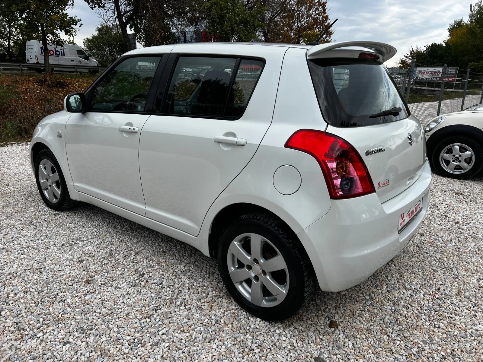 Suzuki Swift 1.3i 4X4 EDITION-PIZ SULAI | Mobile.bg — изображение 6