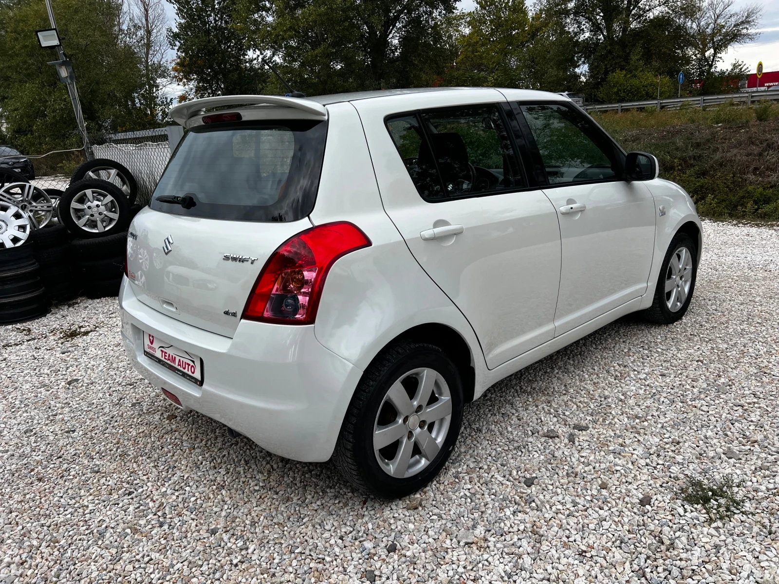 Suzuki Swift 1.3i 4X4 EDITION-PIZ SULAI | Mobile.bg — изображение 5