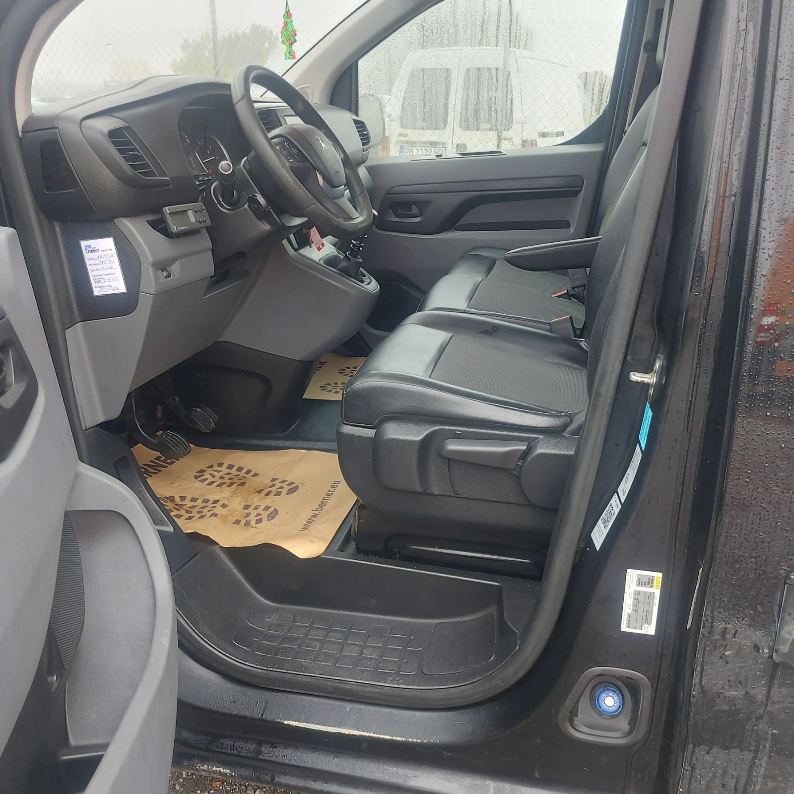 Peugeot Expert Ориг.КМ и БОЯ, снимка 11 - Автомобили и джипове - 53713595