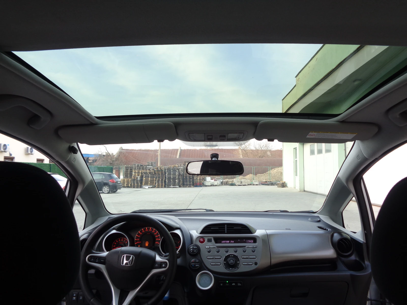 Honda Jazz 1.4-16V-PANORAMA-BARTER-LIZING, снимка 15 - Автомобили и джипове - 53878518