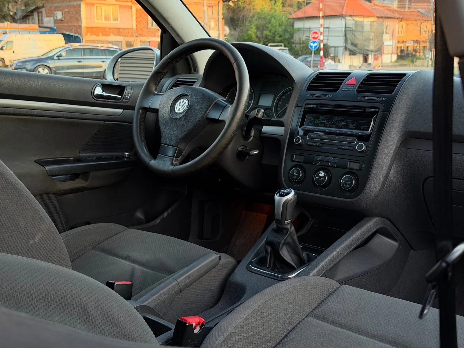 VW Golf 2.0 TDI, снимка 8 - Автомобили и джипове - 54295606