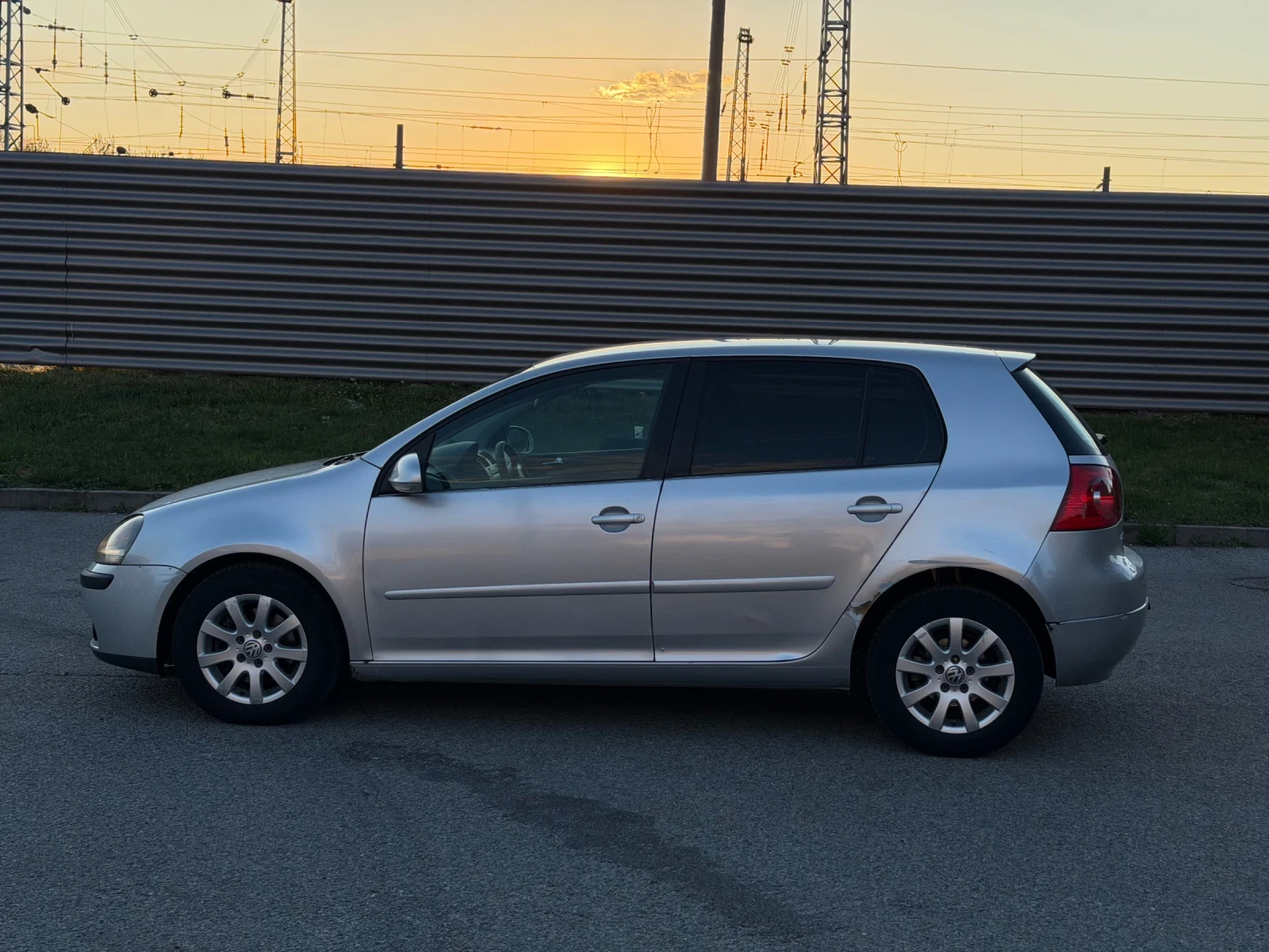 VW Golf 2.0 TDI, снимка 3 - Автомобили и джипове - 54295606