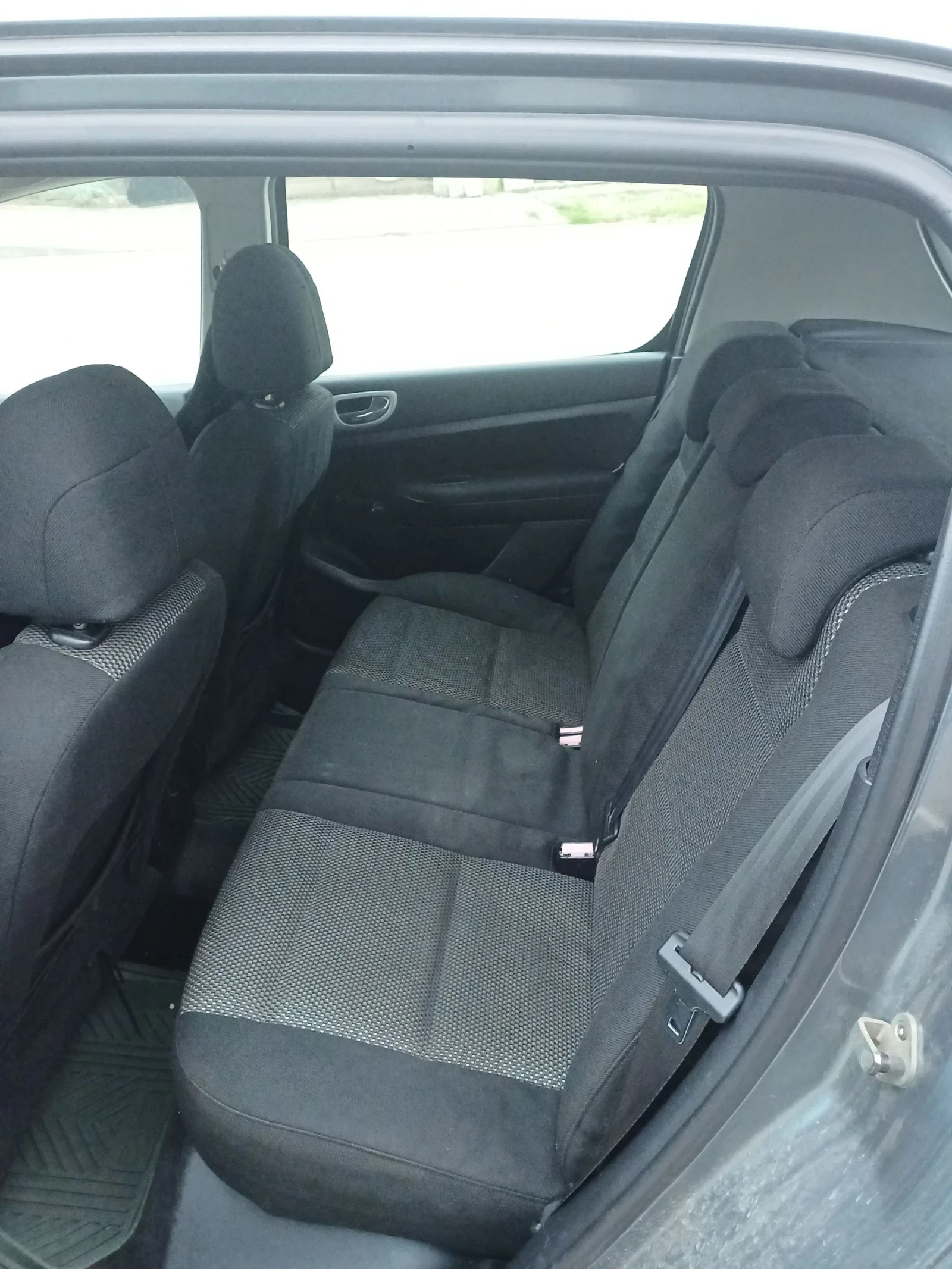 Peugeot 307 1.6 HDI, снимка 12 - Автомобили и джипове - 54401755