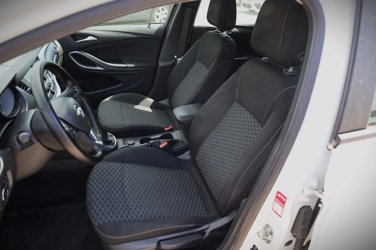 Opel Astra Sports Tourer 1.6, снимка 10 - Автомобили и джипове - 54553191