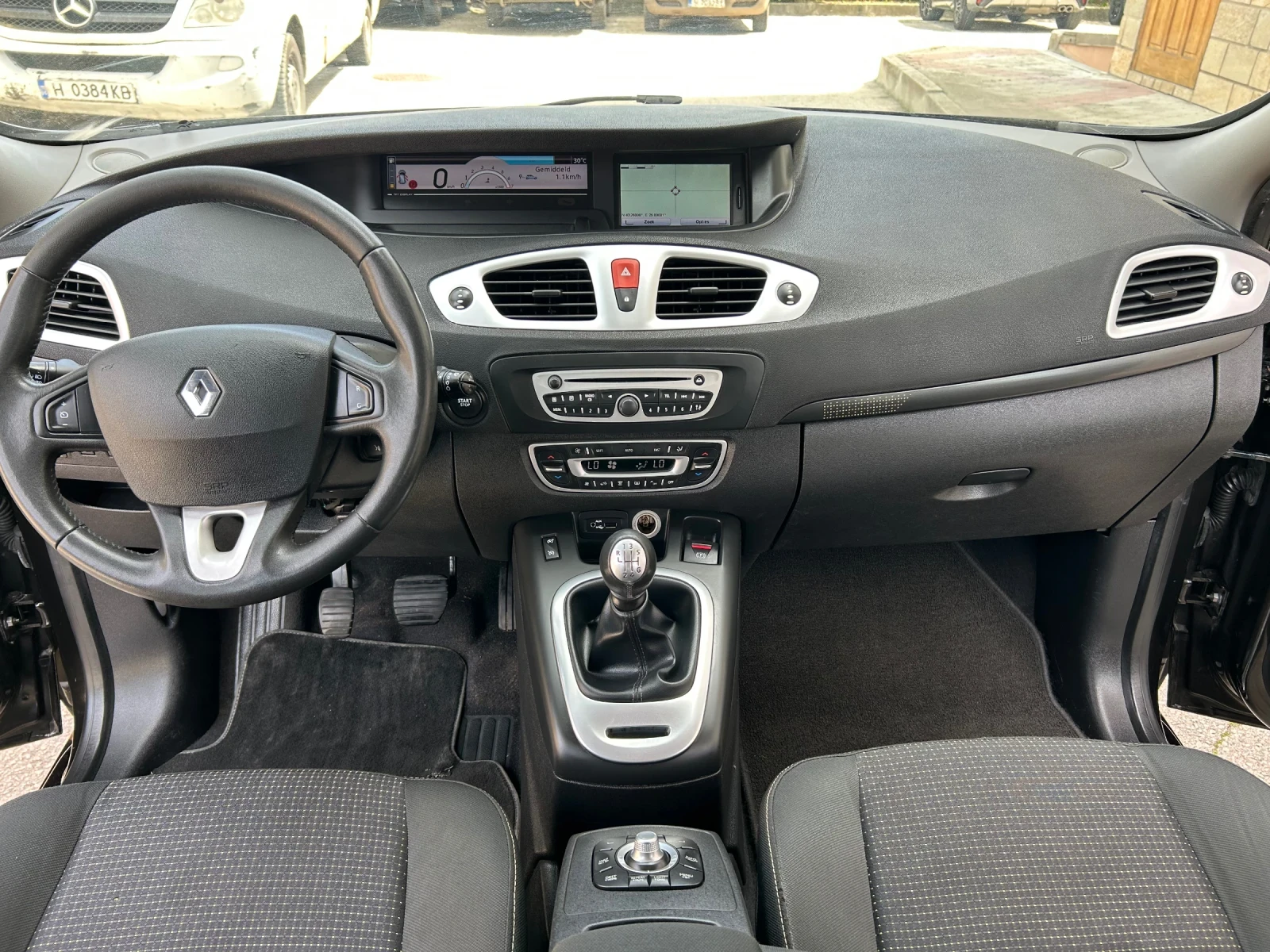 Renault Grand scenic 1.4TCe 131k.c., снимка 10 - Автомобили и джипове - 54670639