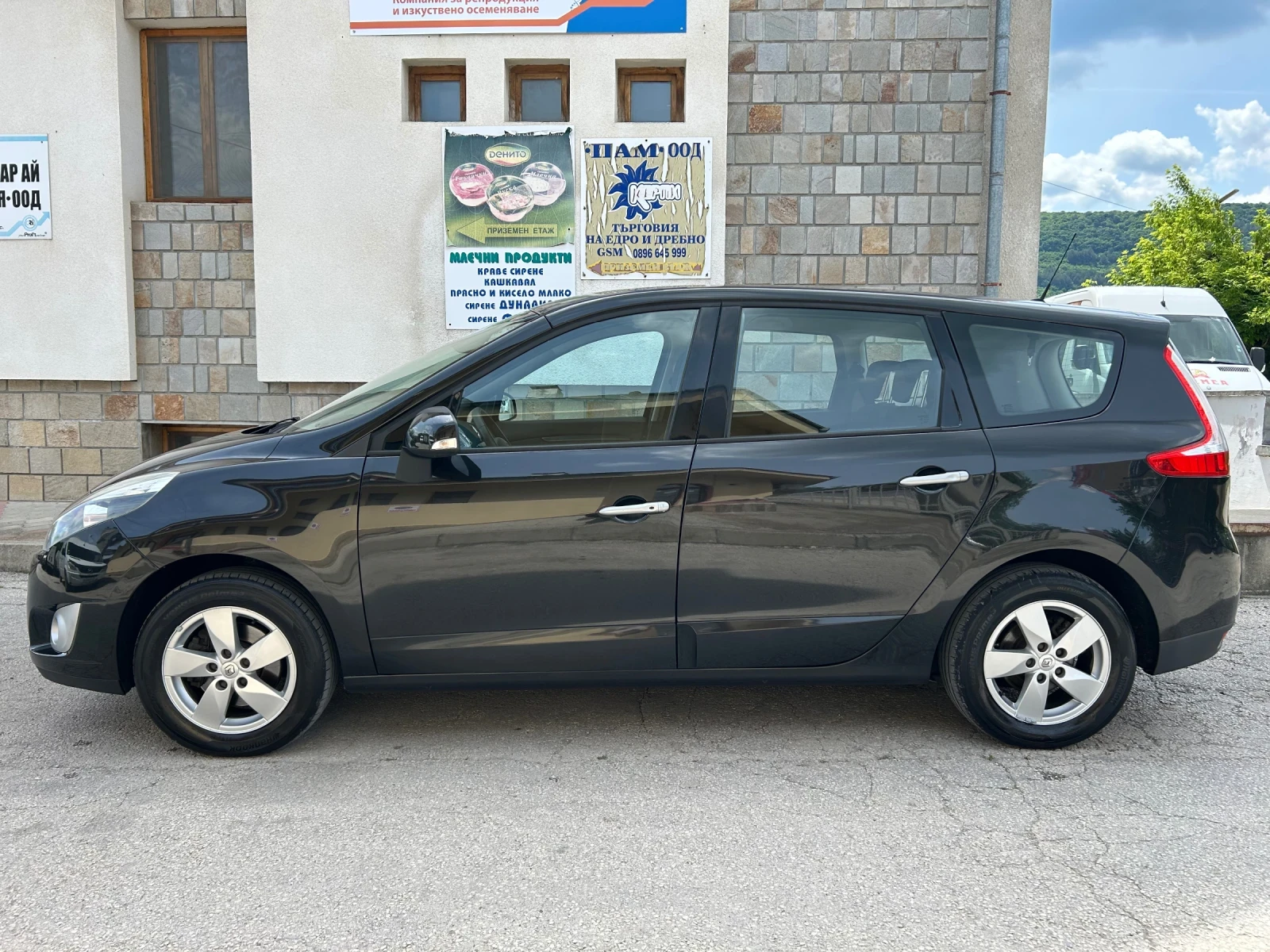 Renault Grand scenic 1.4TCe 131k.c., снимка 7 - Автомобили и джипове - 54670639