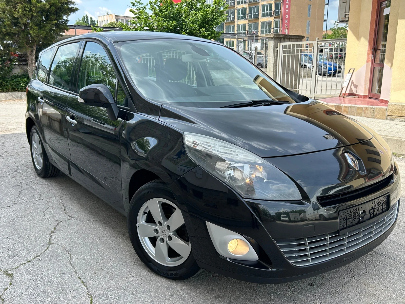Renault Grand scenic 1.4TCe 131k.c., снимка 3 - Автомобили и джипове - 54670639