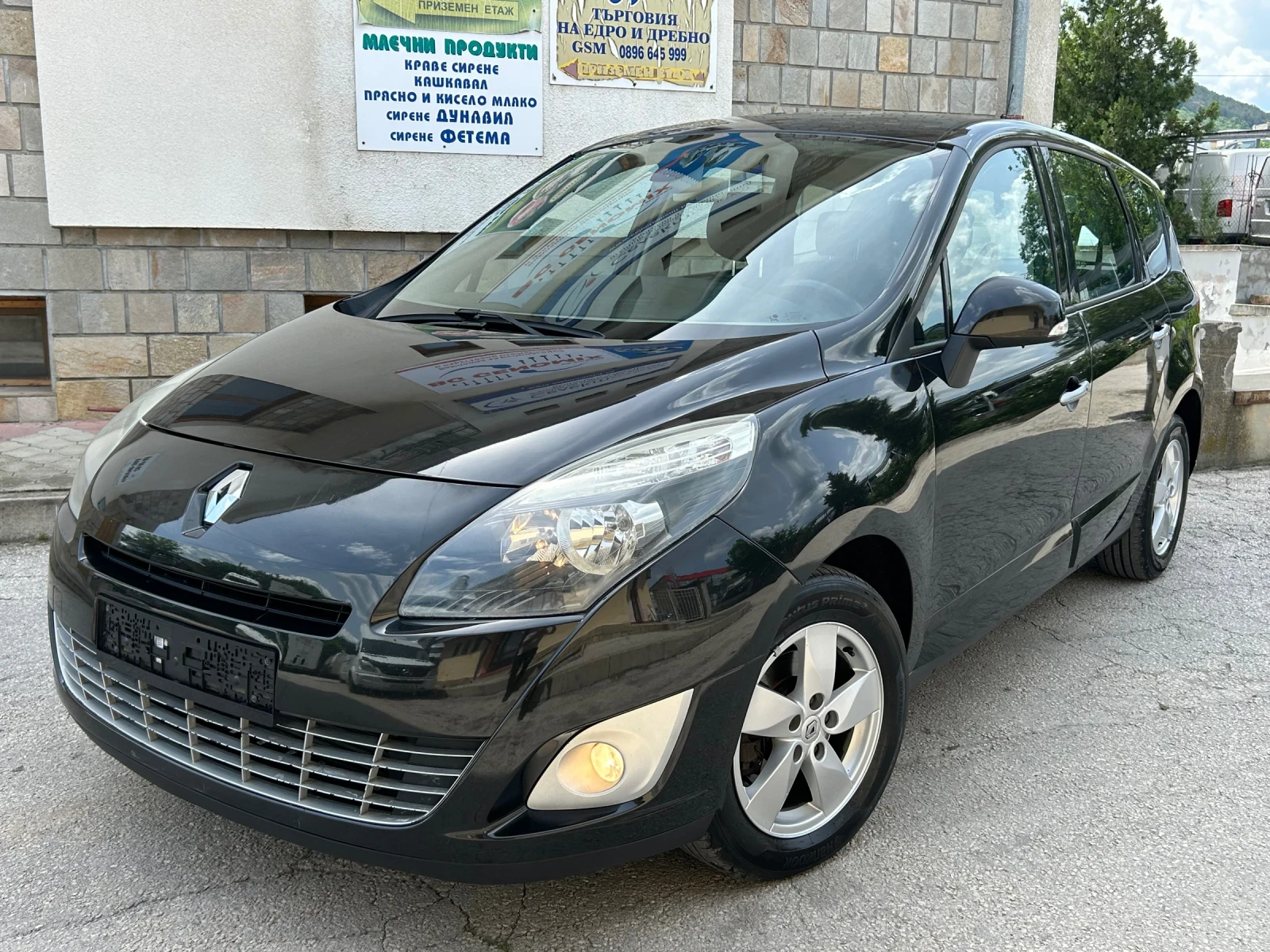 Renault Grand scenic 1.4TCe 131k.c., снимка 8 - Автомобили и джипове - 54670639