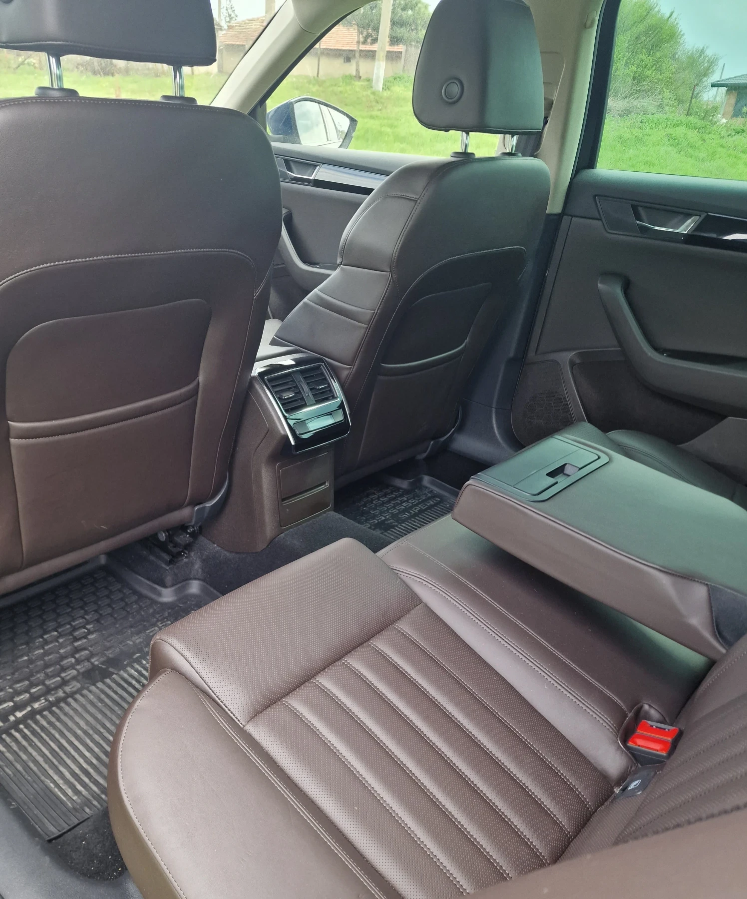 Skoda Superb 2.0 TDI 150 hp DSG L&K 105 000 km, снимка 10 - Автомобили и джипове - 54957049