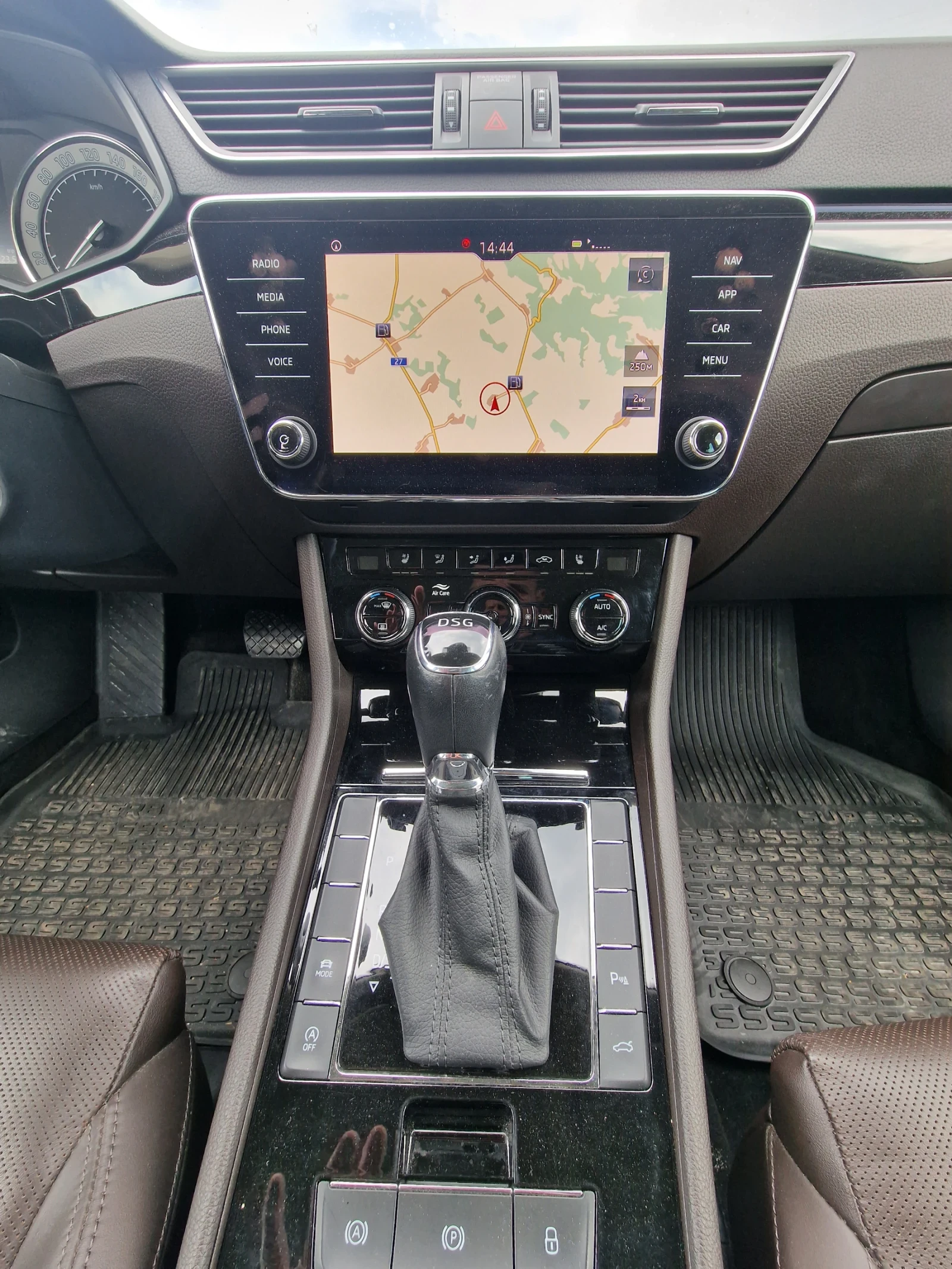 Skoda Superb 2.0 TDI 150 hp DSG L&K 105 000 km, снимка 6 - Автомобили и джипове - 54957049