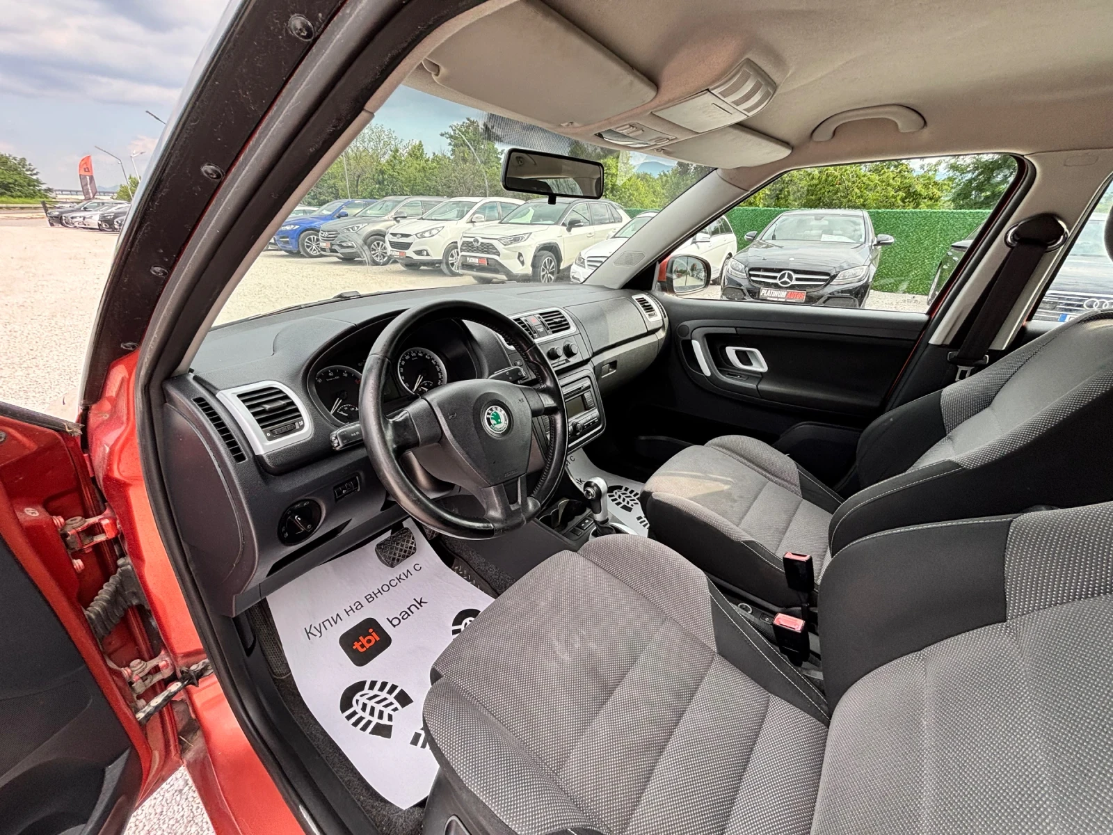 Skoda Fabia 1.6i/АВТОМАТИК/ПАРКТРОНИК, снимка 5 - Автомобили и джипове - 55009804