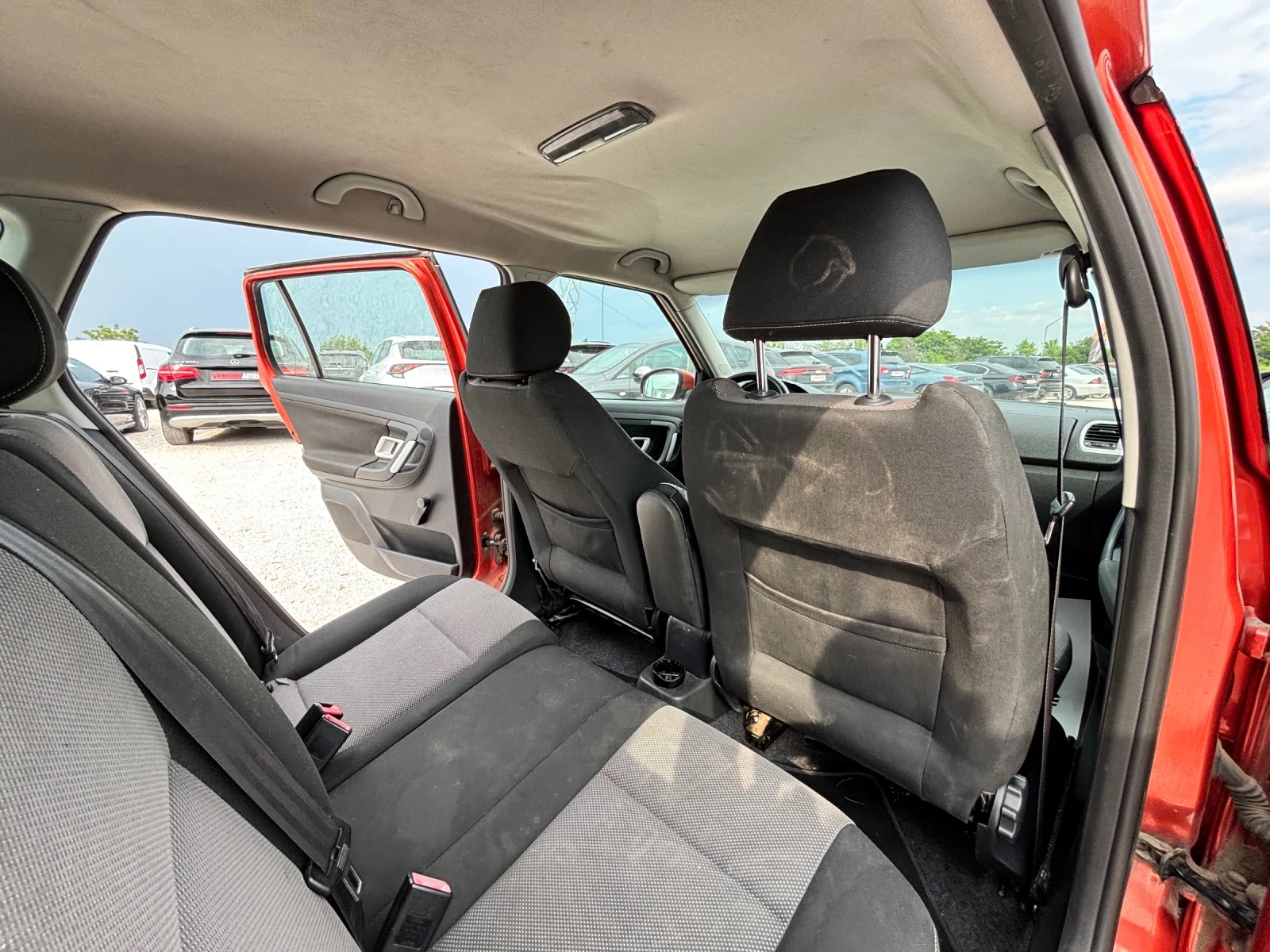 Skoda Fabia 1.6i/АВТОМАТИК/ПАРКТРОНИК, снимка 8 - Автомобили и джипове - 55009804