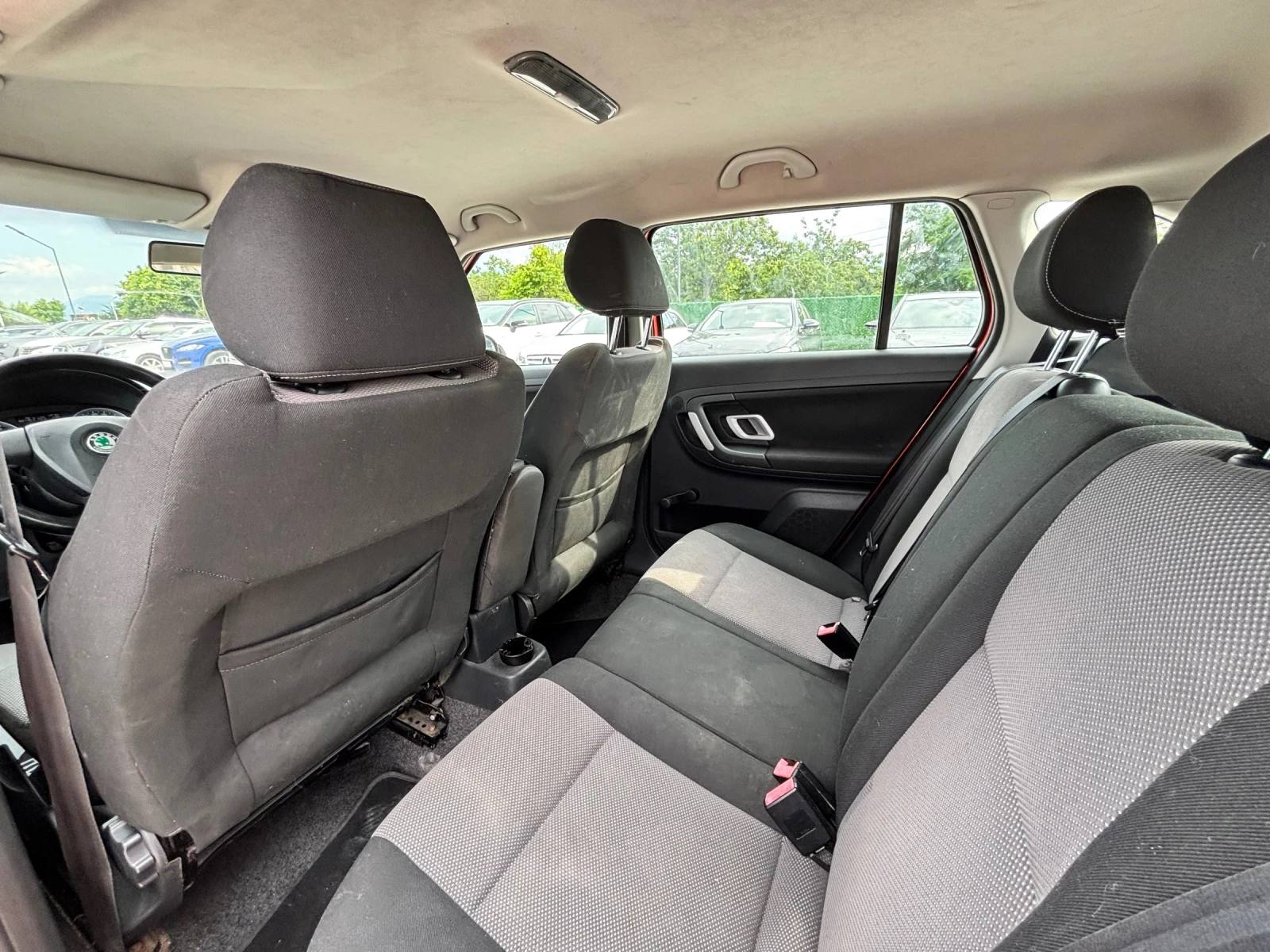 Skoda Fabia 1.6i/АВТОМАТИК/ПАРКТРОНИК, снимка 7 - Автомобили и джипове - 55009804