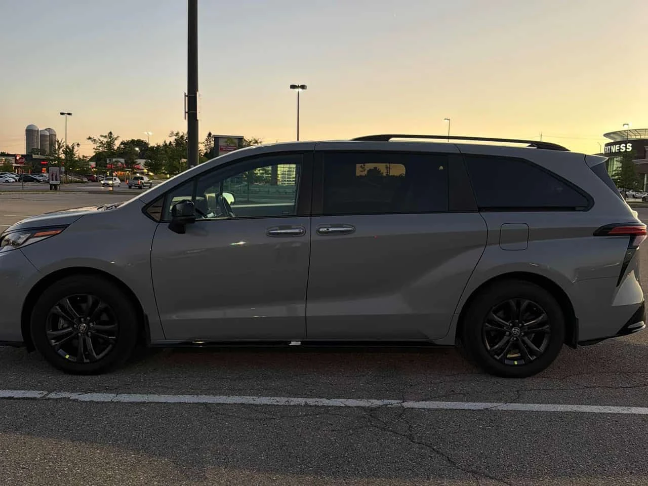 Toyota Sienna * AWD * CARFAX * ОПЦИЯ ЗА ФИНАНСИРАНЕ, снимка 2 - Автомобили и джипове - 55615100