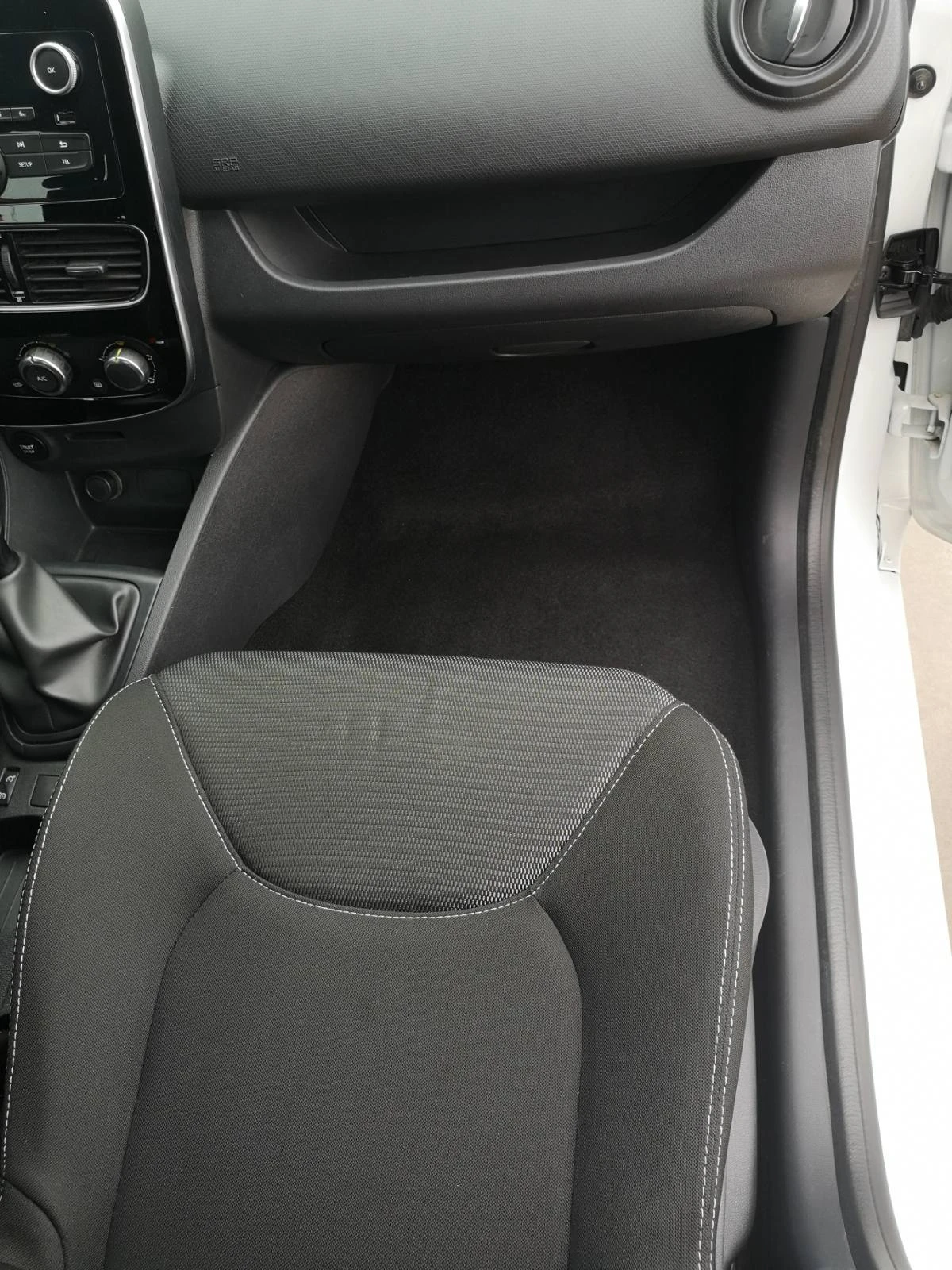 Renault Clio IV, снимка 7 - Автомобили и джипове - 55983023