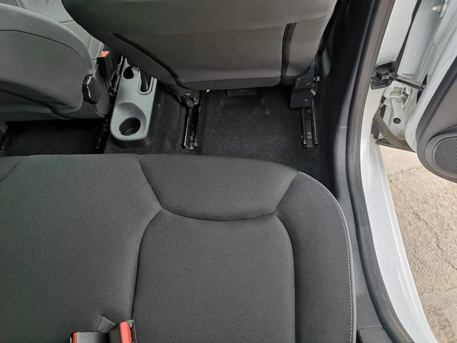 Renault Clio IV, снимка 9 - Автомобили и джипове - 55983023