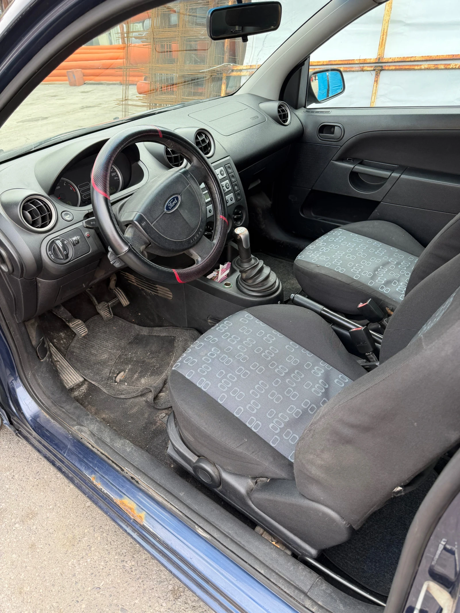 Ford Fiesta 1.4, снимка 5 - Автомобили и джипове - 56530570