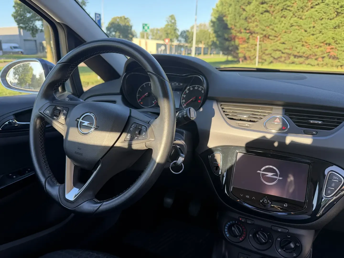 Opel Corsa 1.4 LPG, снимка 8 - Автомобили и джипове - 56619724