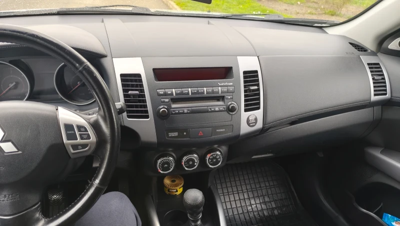 Mitsubishi Outlander 2.2 DID, снимка 7 - Автомобили и джипове - 52369637