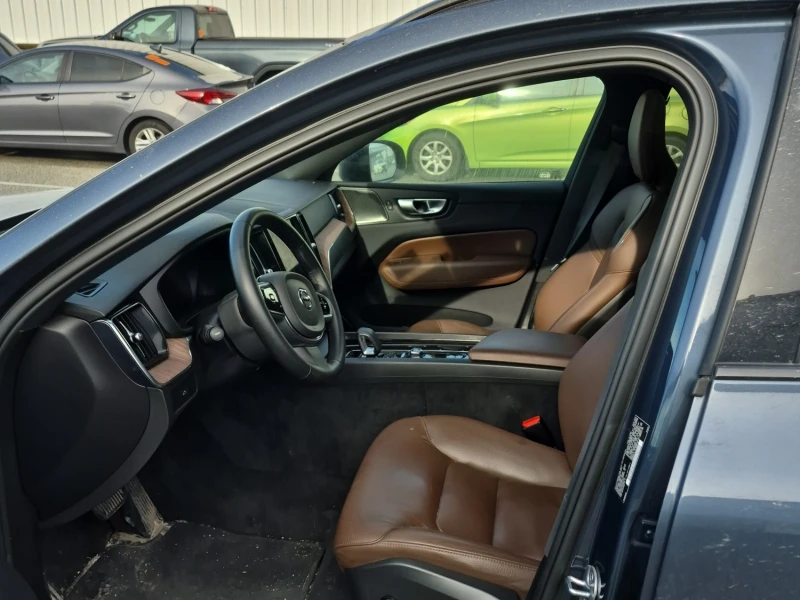 Volvo XC60 2.0L| CARFAX| HARMAN KARDON| 2 KEYS| PANO| | , снимка 5 - Автомобили и джипове - 53372316