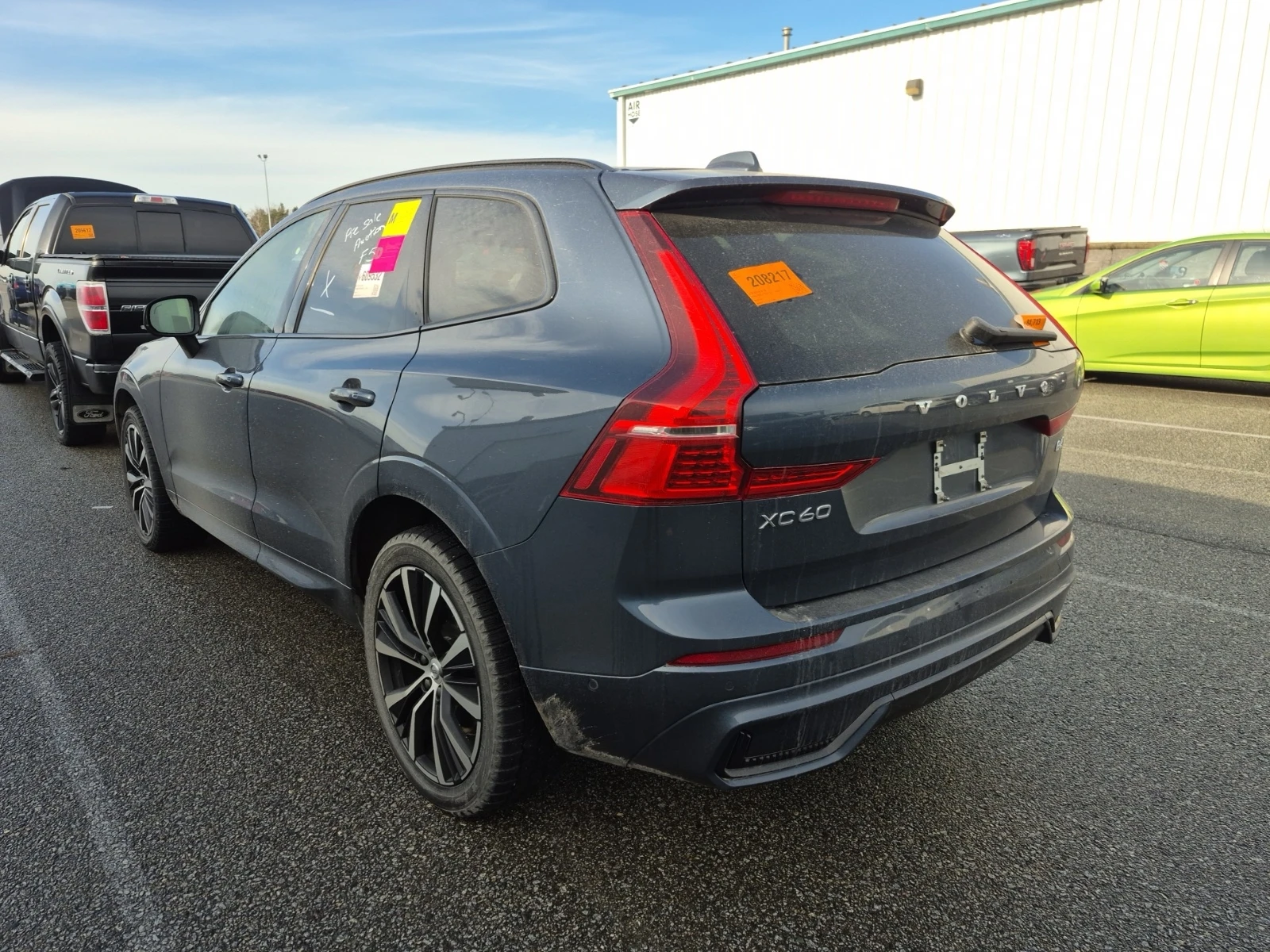 Volvo XC60 2.0L| CARFAX| HARMAN KARDON| 2 KEYS| PANO| |  - изображение 4
