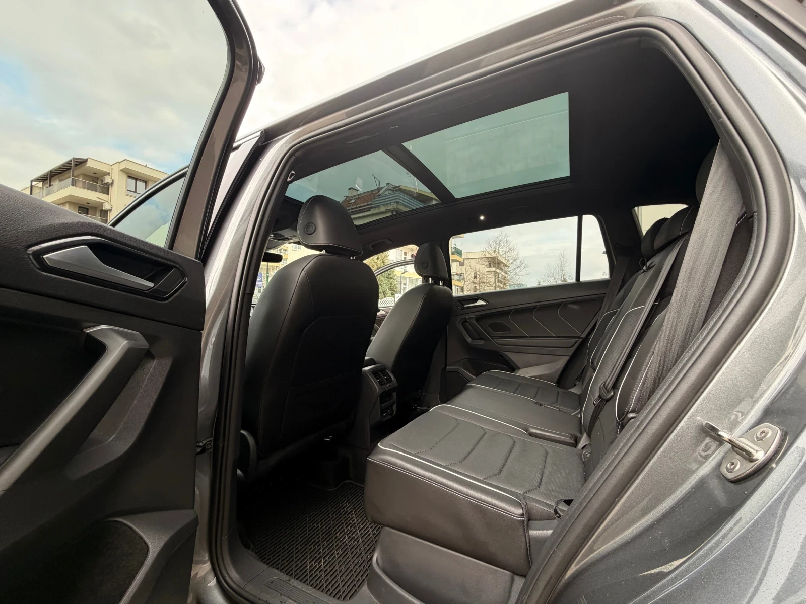 VW Tiguan R Line  4Motion  - изображение 7