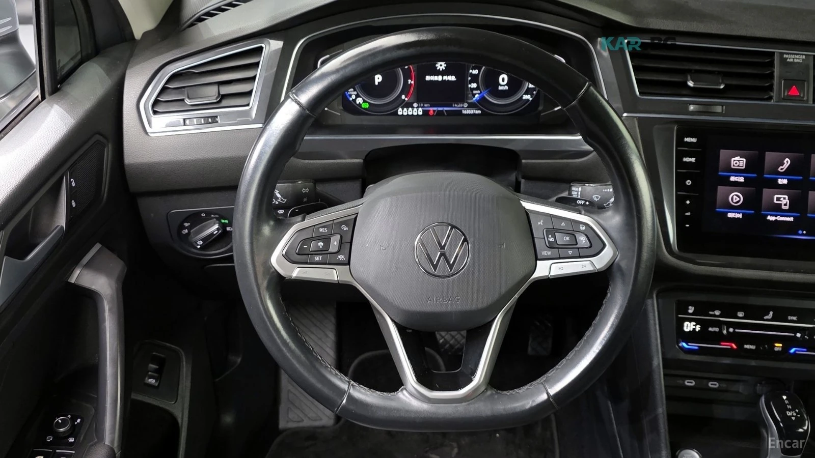 VW Tiguan R-LINE / PRESITGE / DIGITAL / ОБДУХ / ДИСТРОНИК, снимка 13 - Автомобили и джипове - 54595969