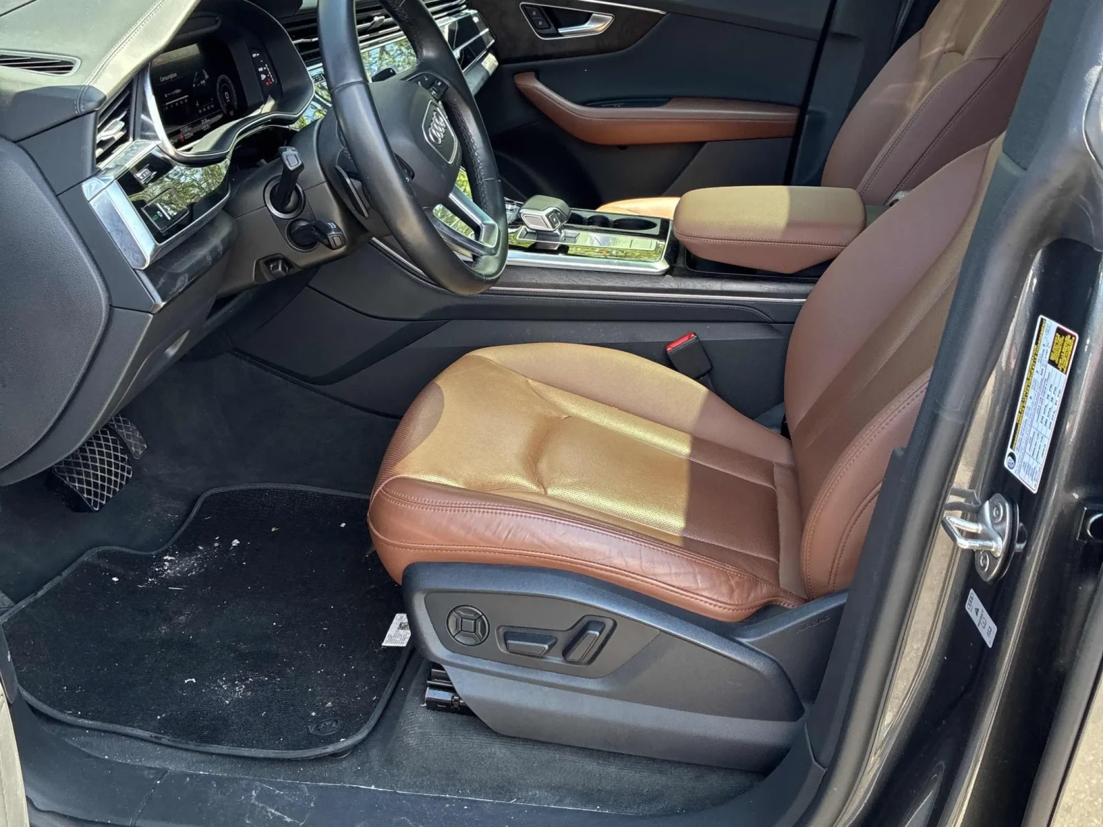 Audi Q8 Technik * Keyless * CARFAX * АВТО КРЕДИТ * , снимка 9 - Автомобили и джипове - 54991392