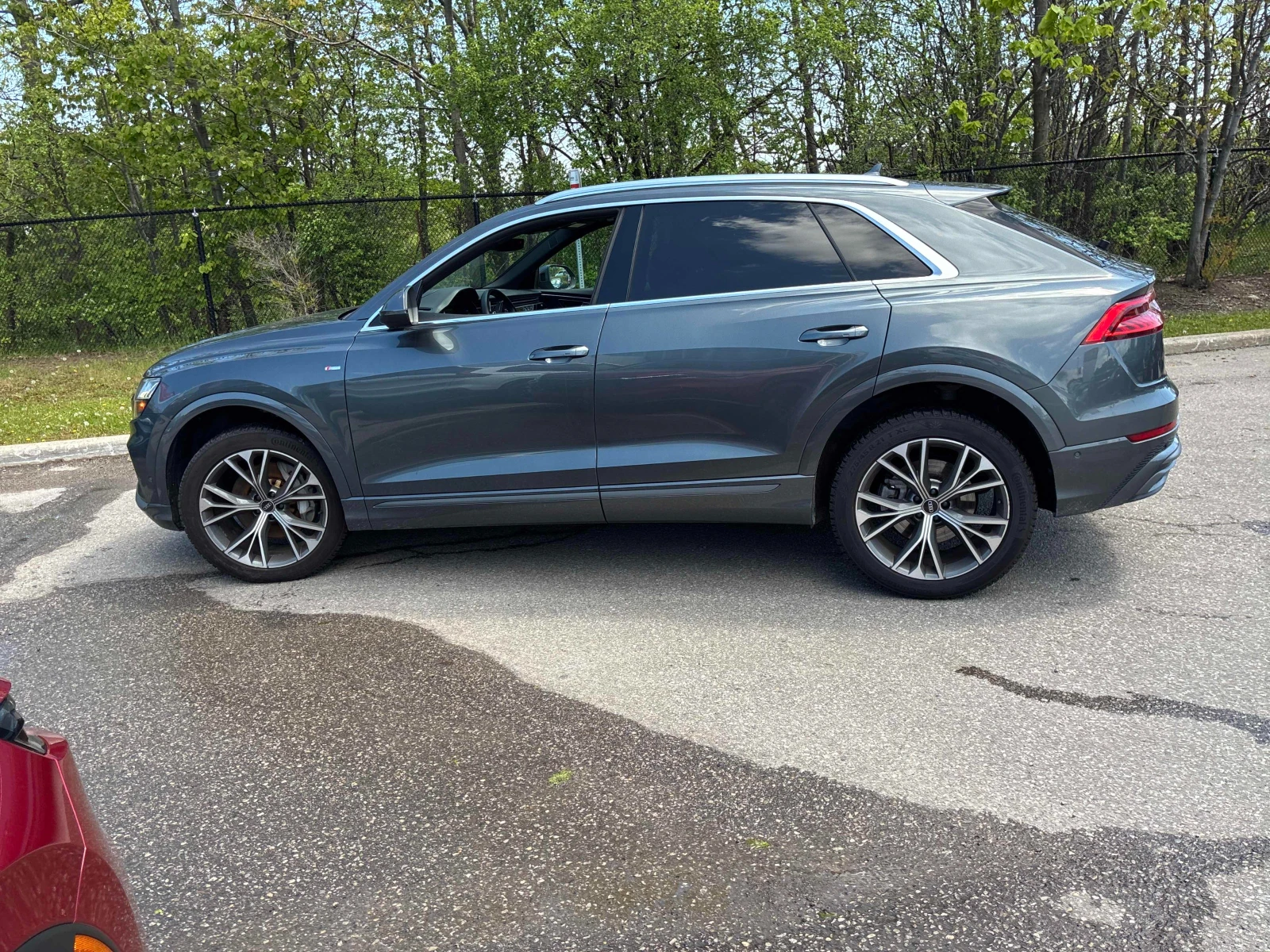 Audi Q8 Technik * Keyless * CARFAX * АВТО КРЕДИТ * , снимка 3 - Автомобили и джипове - 54991392