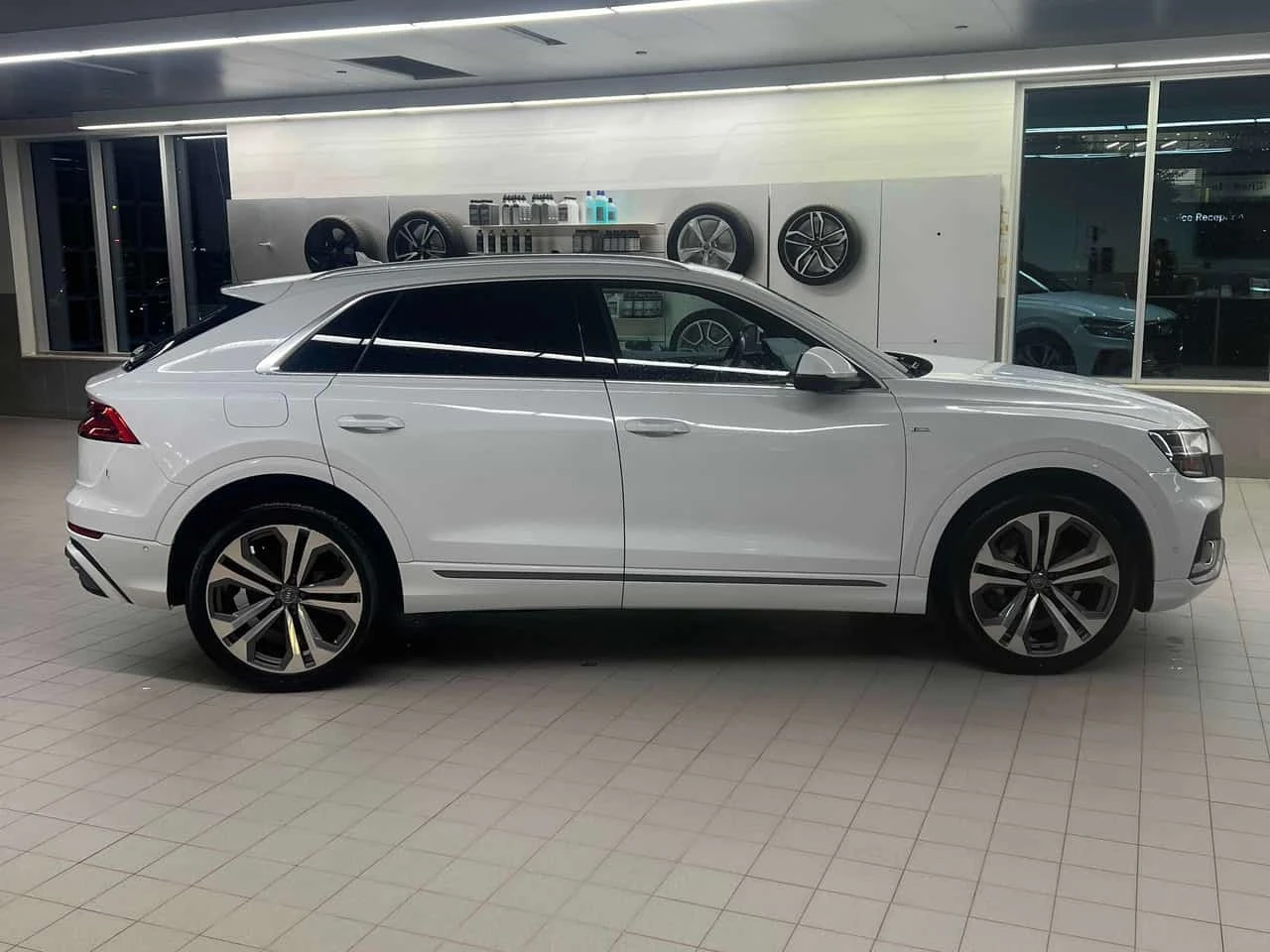 Audi Q8 * 55 TFSI * S-Line * Technik * CARFAX * От Audi * , снимка 5 - Автомобили и джипове - 56231662