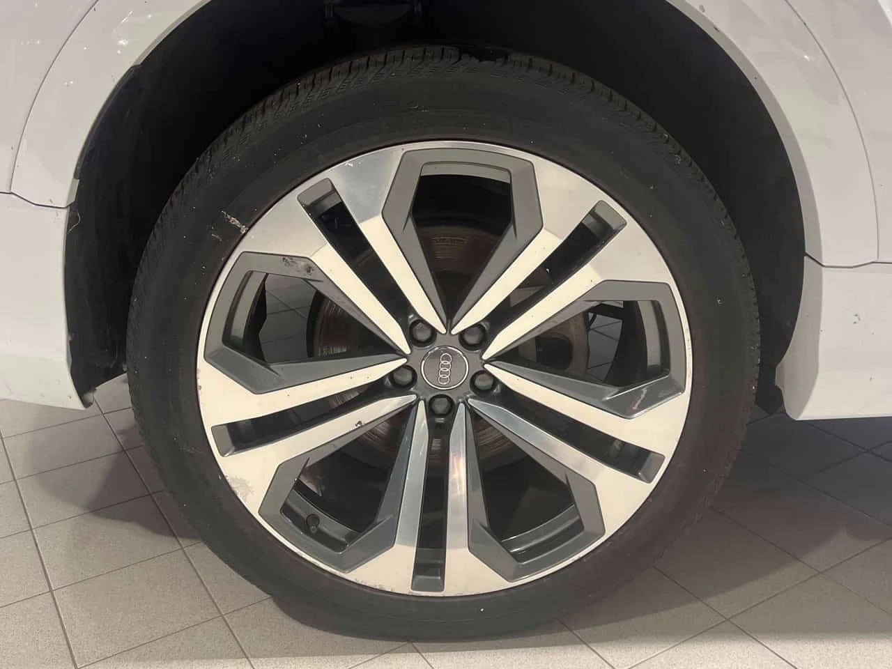 Audi Q8 * 55 TFSI * S-Line * Technik * CARFAX * От Audi * , снимка 9 - Автомобили и джипове - 56231662