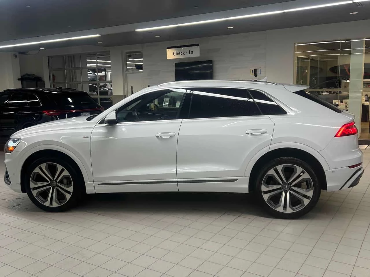 Audi Q8 * 55 TFSI * S-Line * Technik * CARFAX * От Audi * , снимка 4 - Автомобили и джипове - 56231662