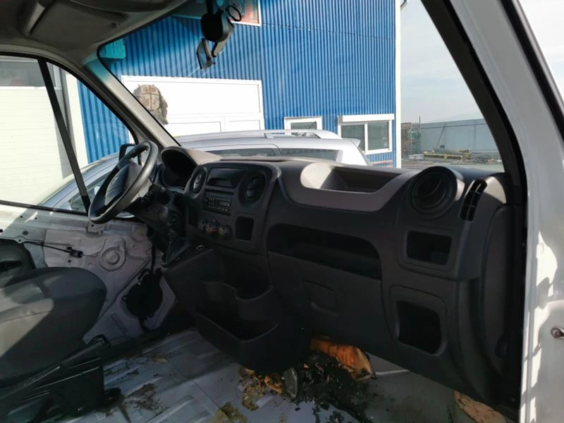 Renault Master 2.3DCI, снимка 8 - Бусове и автобуси - 47183774