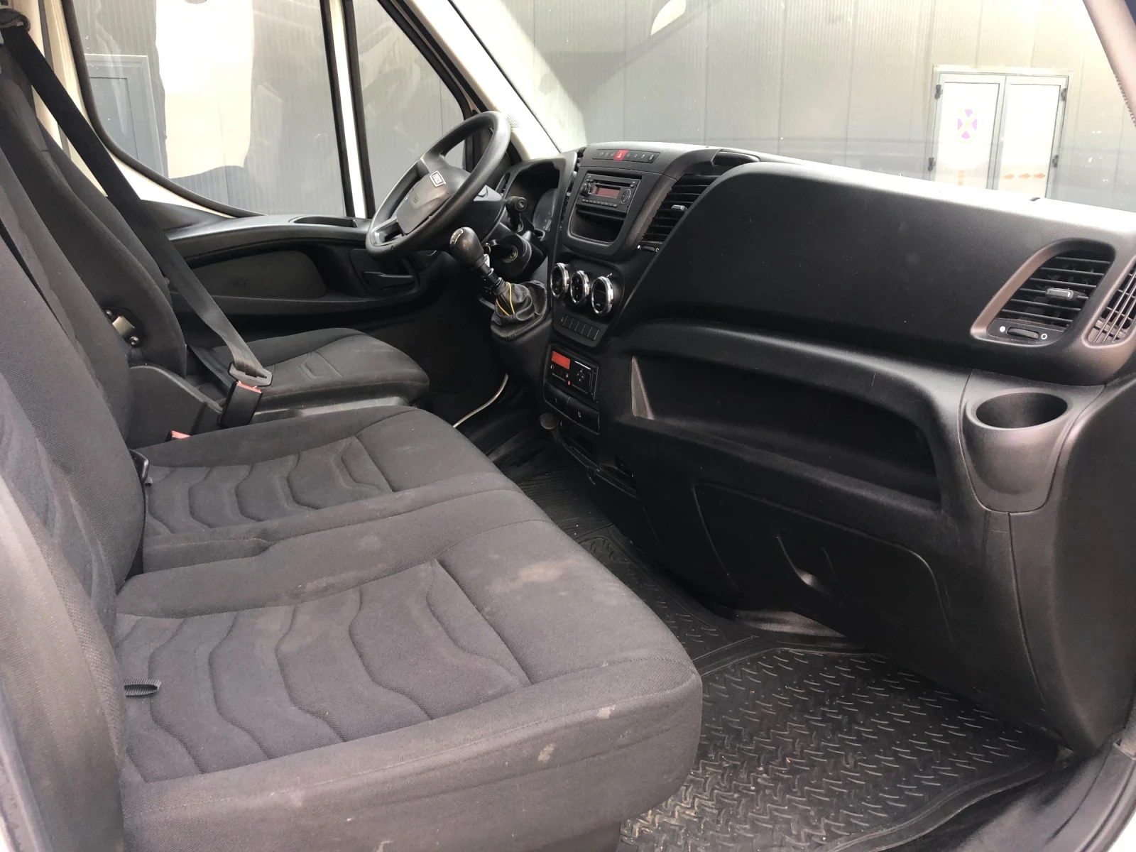 Iveco Daily 35-17, снимка 9 - Бусове и автобуси - 53853960